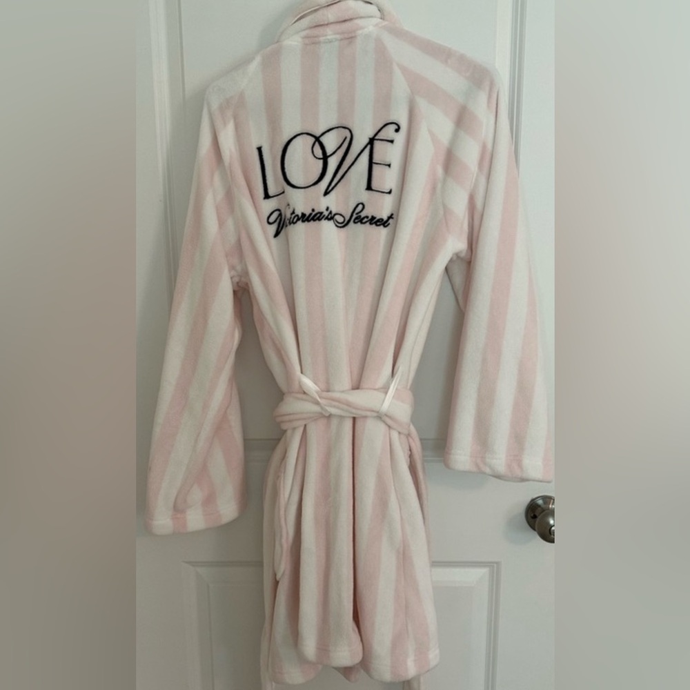 Victoria’s Secret Cozy Love Fleece Robe M L stripe- preloved - Picture 5 of 9